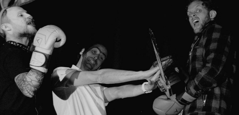 Steve Laplante a pris une buche dans la yeule par le Lapin de Punk !